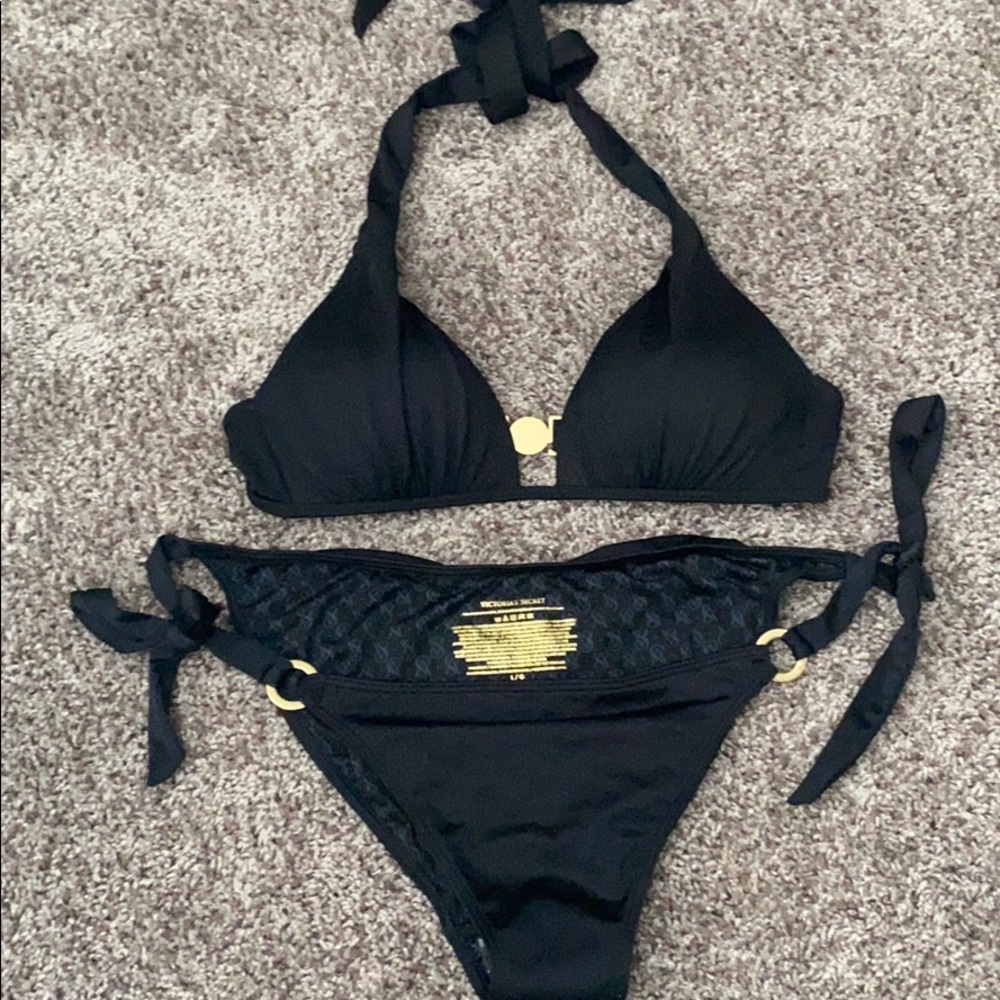 Black bikini